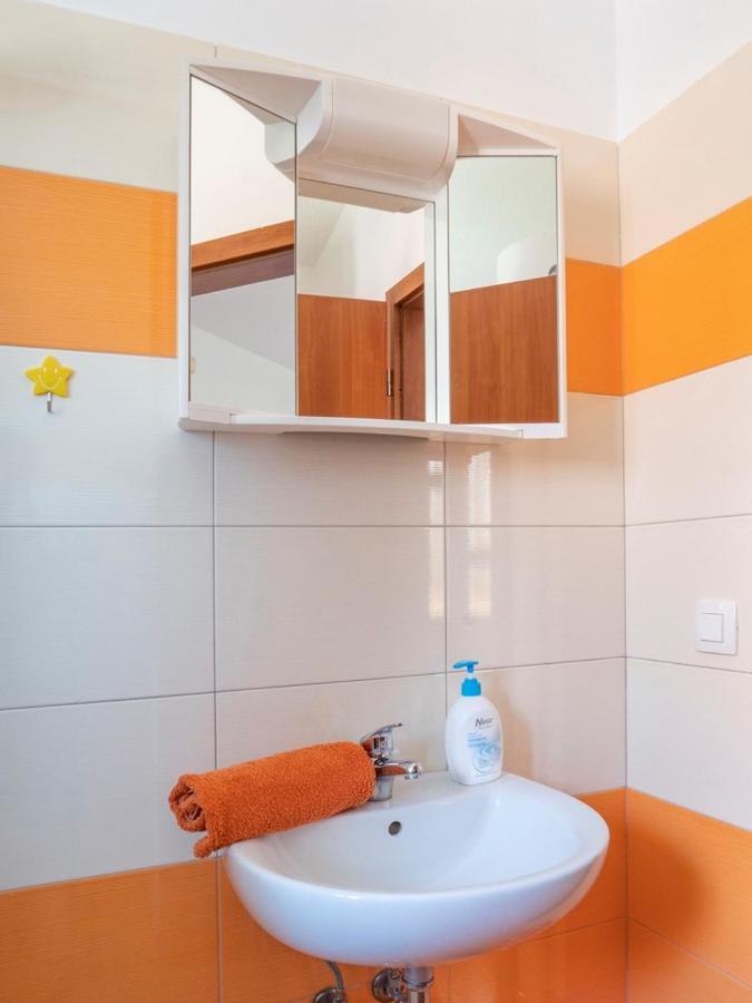 Studio Apartment Gianni Vižinada Eksteriør billede